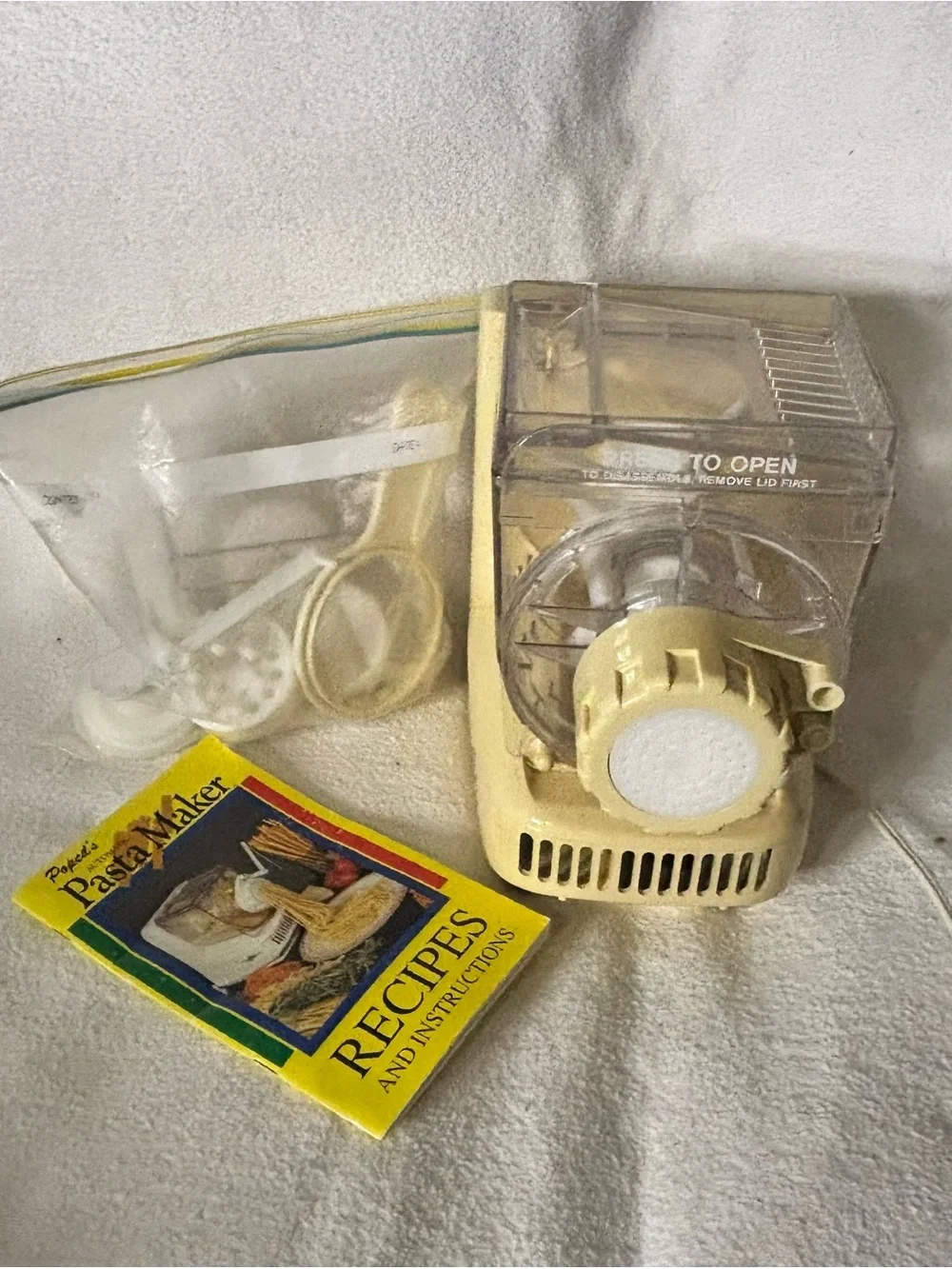 Electric Pasta Maker / Dough Press - Compact Kitchen Appliance great condition
